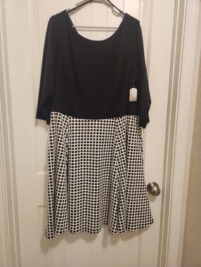 Eliza J Dress Wome Size 20W Black & White With Pockets Plus Size Midi